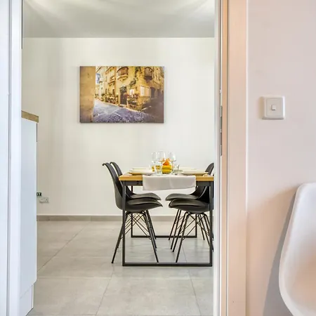 Anita's Modern Near Sliema, Valletta, St Julians