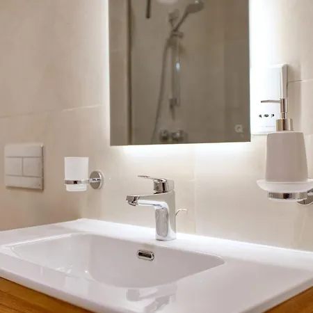 Anita's Modern * Msida