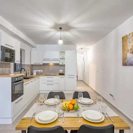 Anita's Modern Near Sliema, Valletta, St Julians Msida