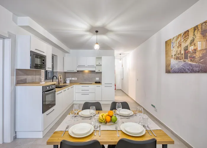 Anita's Modern Near Sliema, Valletta, St Julians Msida