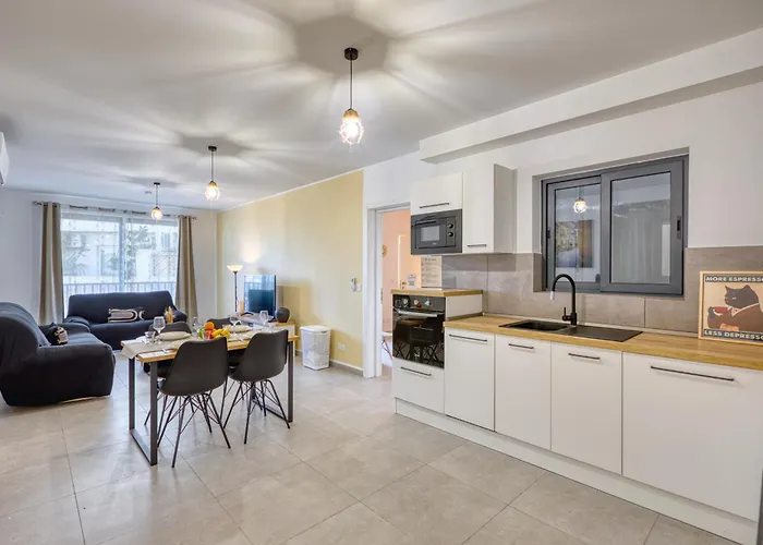 Anita's Modern Near Sliema, Valletta, St Julians *